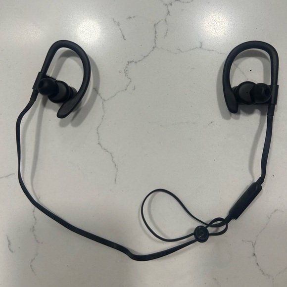 Powerbeats 3 all black with case - Picture 1 of 4